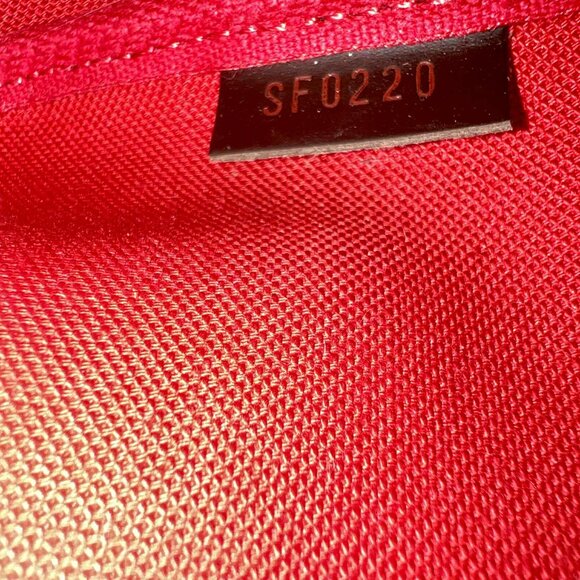 Louis Vuitton Min Pochette Damier Ebene - Picture 4 of 8